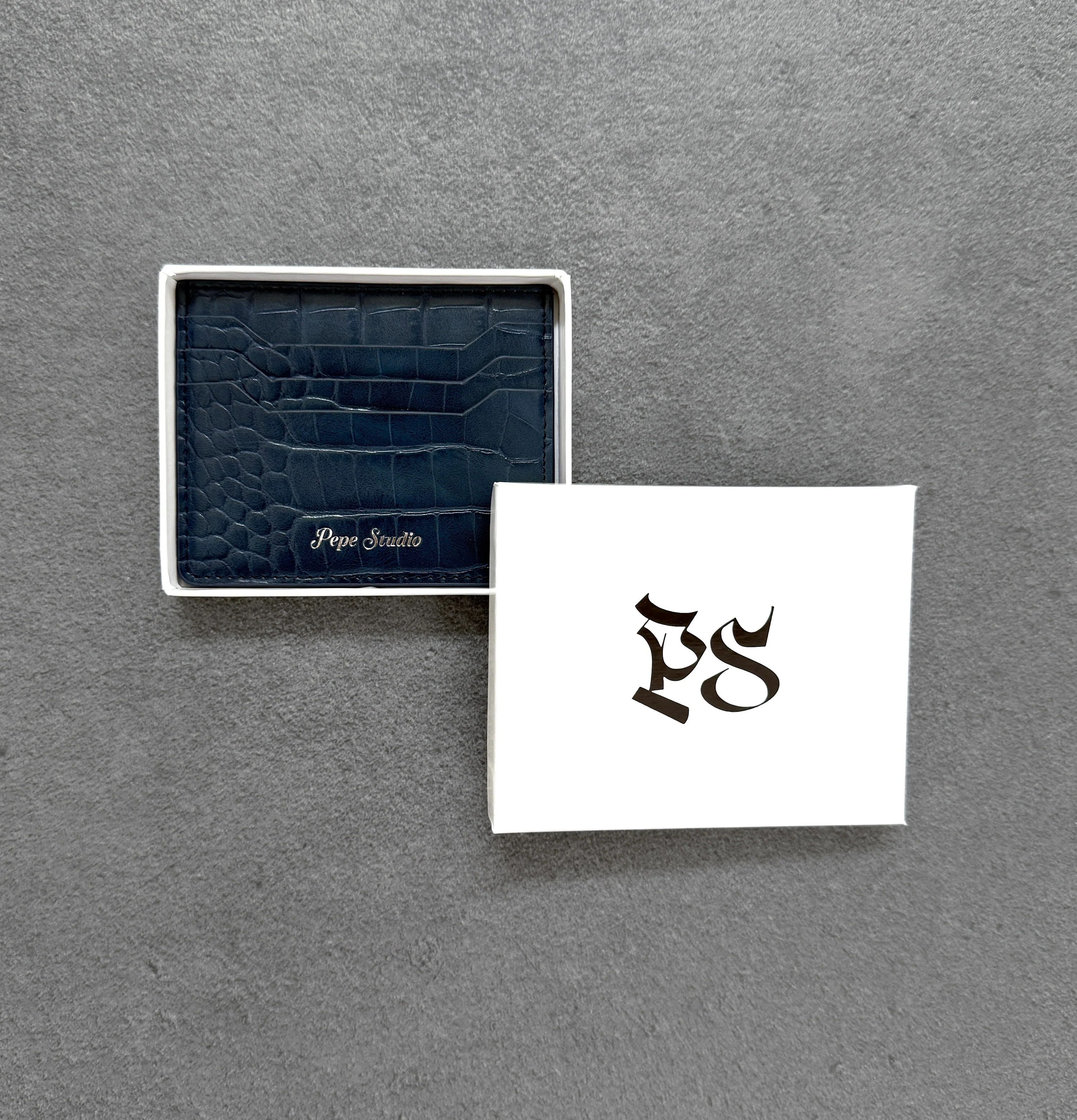 Ashford Navy Card Holder - Image 5