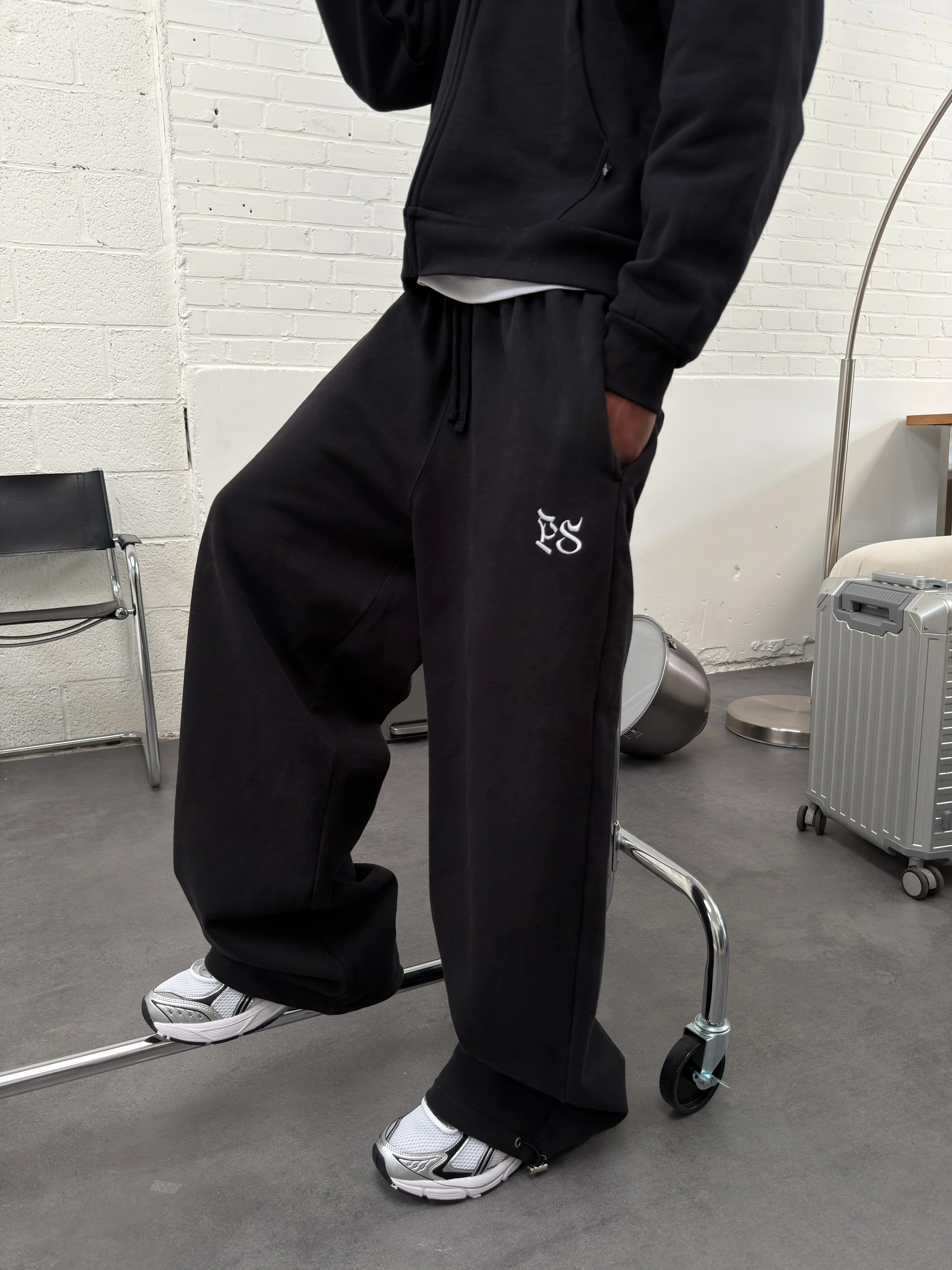 BLACK BAGGY TROUSER - Image 3